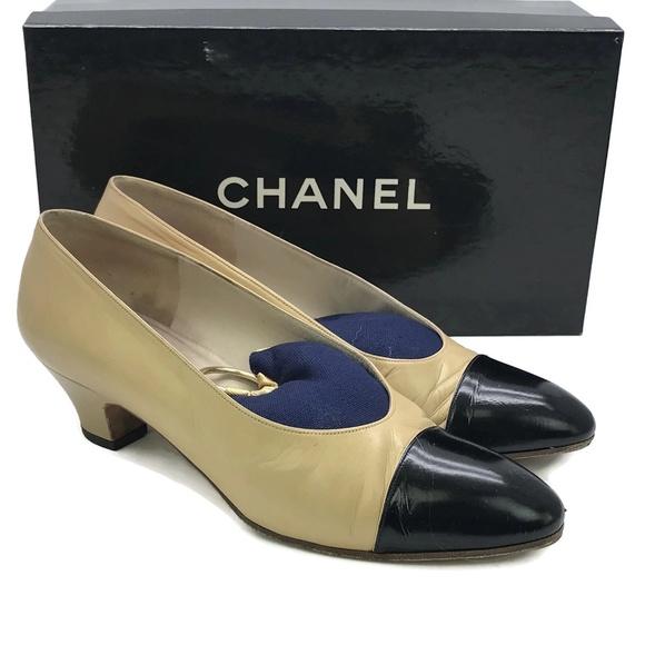 CHANEL Shoes - Chanel France Vernice Black Camel Heels Pumps 7.5
